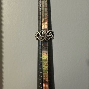 Sterling Silver Swirl Band Ring - Silver size 8.